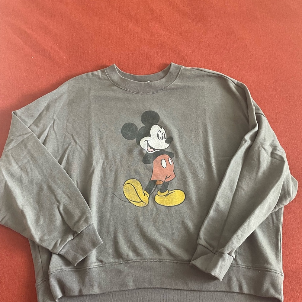GAP x Disney Women’s cropped oversized Mickey Mouse Sweatshirt